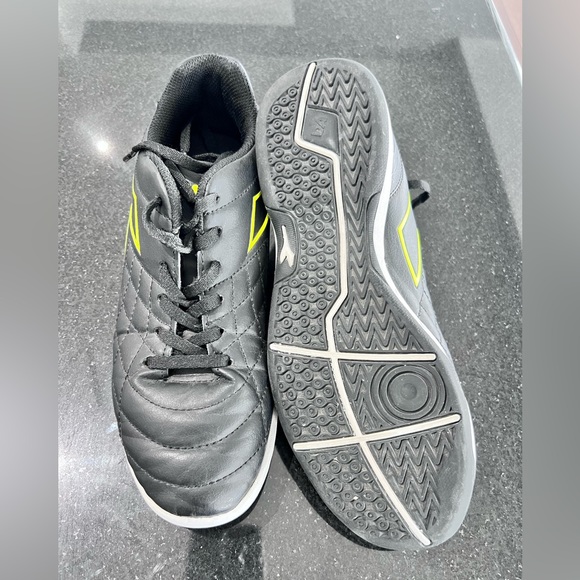 Diadora - Indoor Soccer Shoes - Picture 3 of 3